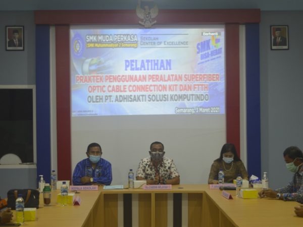 Pelatihan Praktek Penggunaan Peralatan Superfiber Optic Cable Connection Kit Dan FFTH