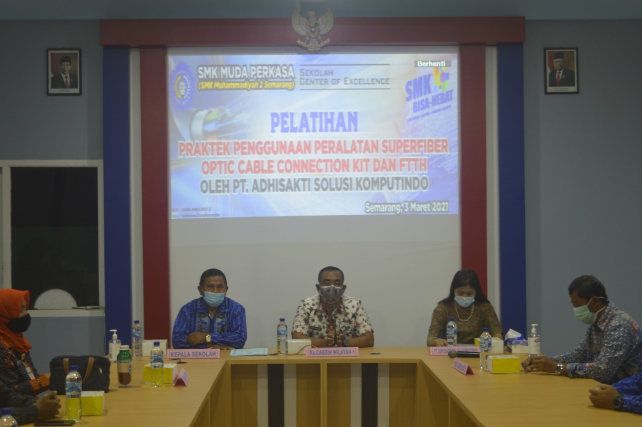 Pelatihan Praktek Penggunaan Peralatan Superfiber Optic Cable Connection Kit Dan FFTH Pelatihan Praktek Penggunaan Peralatan Superfiber Optic Cable Connection Kit Dan FFTH