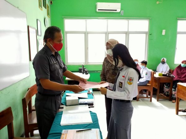 SMA Kesatrian 2 Semarang, Berikan Beasiswa Prestasi Akademik
