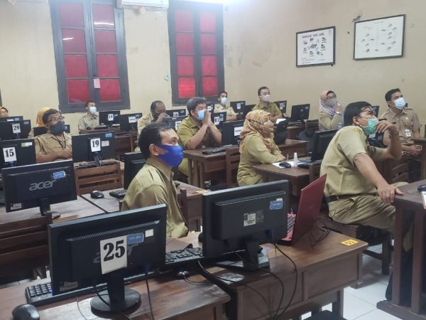Pelatihan Pemanfaatan Microsoft Office 365 Bagi Guru SMKN 5 Semarang