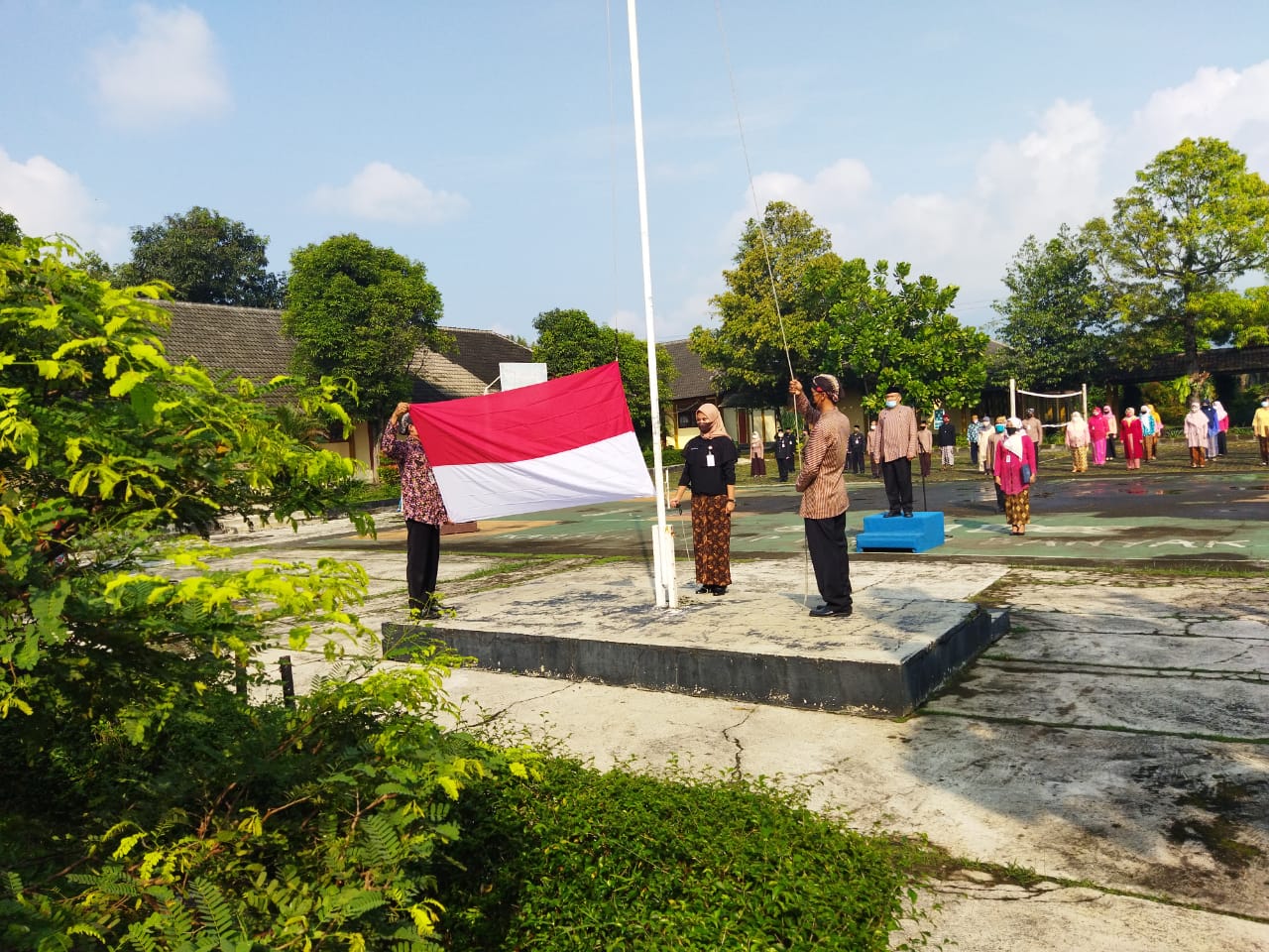 Peringatan Harlah Pancasila di SMAN 1 Bergas dengan Upacara Berpakaian Adat Peringatan Harlah Pancasila di SMAN 1 Bergas dengan Upacara Berpakaian Adat