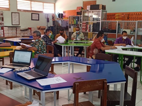 Guru SMKN 4 SEMARANG “Ukir Prestasi Tiada Henti” Pantang Menyerah di Era Pandemi Kegiatan Analisis Capaian Pembelajaran Guru SMKN 4 SEMARANG “Ukir Prestasi Tiada Henti” Pantang Menyerah di Era Pandemi Kegiatan Analisis Capaian Pembelajaran