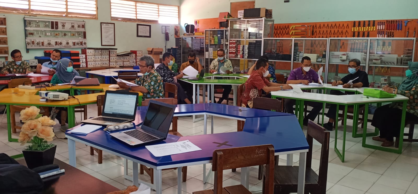 Guru SMKN 4 SEMARANG “Ukir Prestasi Tiada Henti” Pantang Menyerah di Era Pandemi Kegiatan Analisis Capaian Pembelajaran Guru SMKN 4 SEMARANG “Ukir Prestasi Tiada Henti” Pantang Menyerah di Era Pandemi Kegiatan Analisis Capaian Pembelajaran