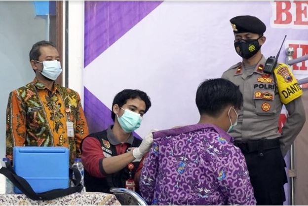 1080 Murid SMAN 7 Semarang Divaksin