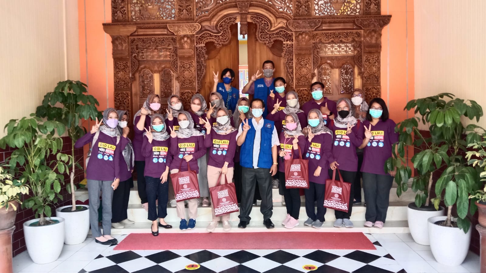 SMKN 4 Semarang  “Ukir Prestasi Tiada Henti” Sambut Gembira Pelaksanaan Vaksin tahap 1 untuk Siswa