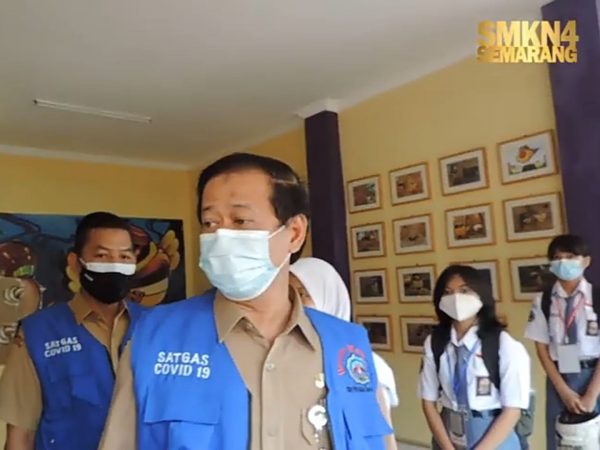 SMKN 4 Semarang “ Ukir Prestasi Tiada Henti” Perdana QR untuk Simulasi PTM