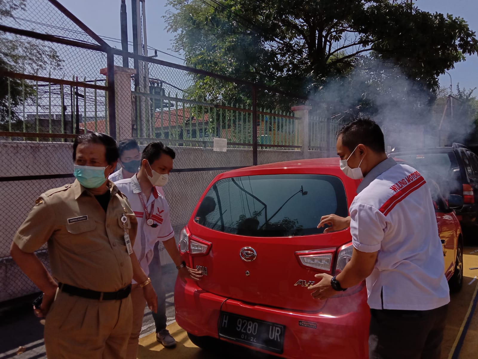Program Fogging Mobil oleh PT Automobil Jaya Madiri Wuling Semarang untuk SMKN 4 Semarang “Ukir Prestasi Tiada Henti”