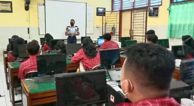Alumni SMKN 4 Sosialisaikan Sekolah Kedinasan