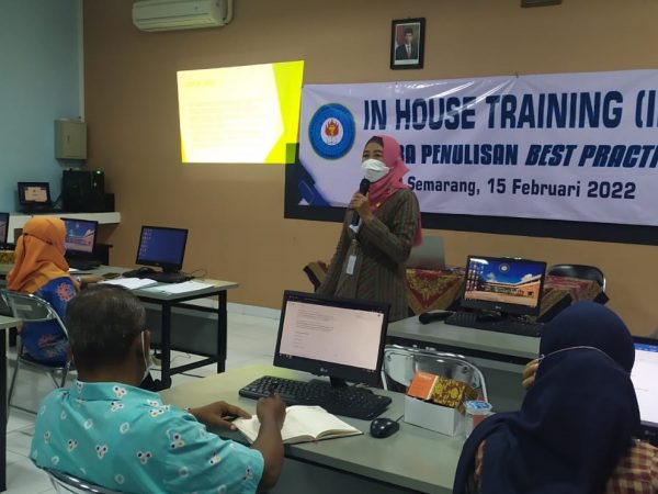 Meningkatkan Kemampuan Guru Dalam Membuat Karya Ilmiah Melalui Kegiatan IHT Penulisan Best Practise