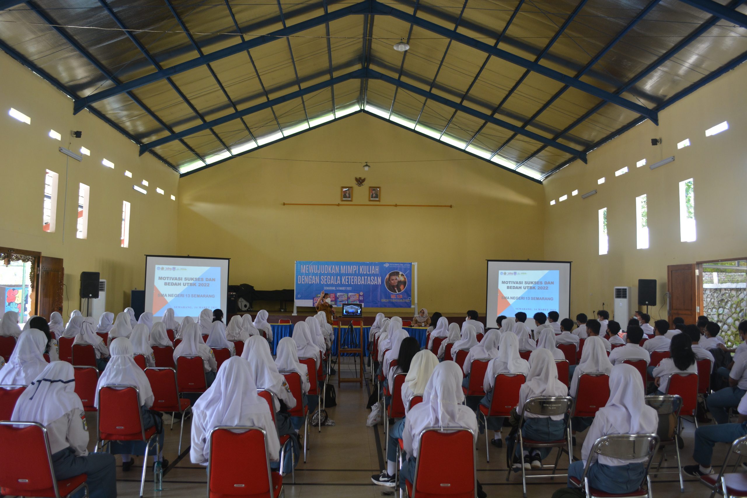Motivasi UTBK dari Alumni SMAN 13 Semarang, Mr. Yan, Trainer Spesialis UTBK Penerbit Airlangga Motivasi UTBK dari Alumni SMAN 13 Semarang, Mr. Yan, Trainer Spesialis UTBK Penerbit Airlangga