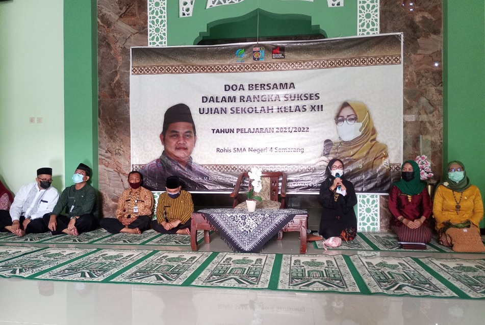 SMAPA Dalam Doa Bersama SMAPA Dalam Doa Bersama