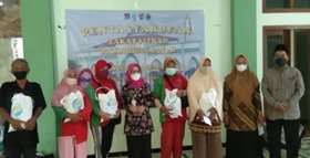 Berbagi Zakat Fitrah Jelang Lebaran