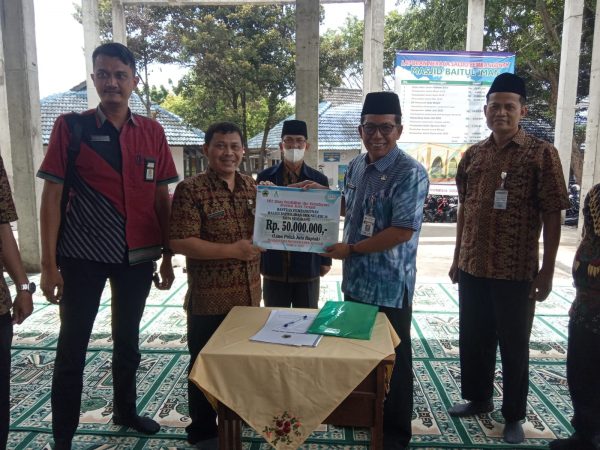 UPZ Disdikbud Propinsi Jawa Tengah Salurkan Bantuan Masjid SMKN 10 Semarang