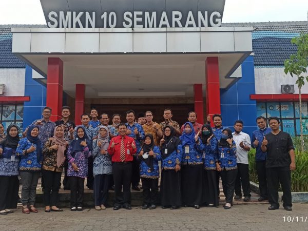 Antusiasme Peserta Ikut Pelatihan Ulangan Digital Tanpa Kuota di SMKN 10 Semarang Antusiasme Peserta Ikut Pelatihan Ulangan Digital Tanpa Kuota di SMKN 10 Semarang