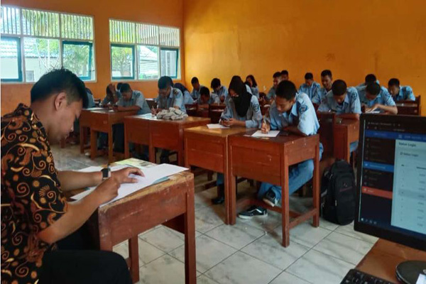 Libatkan 1500an Siswa, SMKN 10 Semarang Sukses Laksanakan PAS Digital Tanpa Kuota