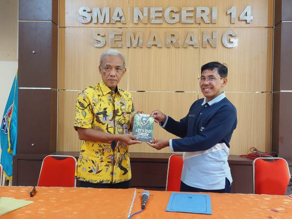 SMAN 3 SEMARANG STUDI BANDING DAN KERJA SAMA TENTANG ADIWIYATA KE SMAN 14 SEMARANG