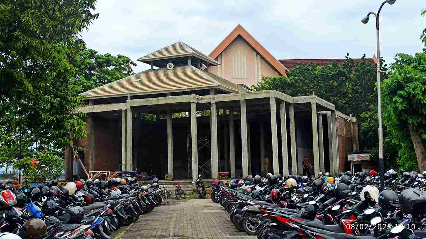 Membangun Masjid Baitul Iman SMKN 10 Semarang dengan Semangat Kebersamaan Membangun Masjid Baitul Iman SMKN 10 Semarang dengan Semangat Kebersamaan