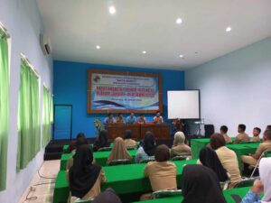 Curah Pendapat Pengurus OSIS dengan Kepala SMKN 10 Semarang