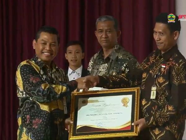 SMAN 1 Tuntang Raih Penghargaan Anugerah Prestasi Cabang Dinas Pendidikan Wilayah I