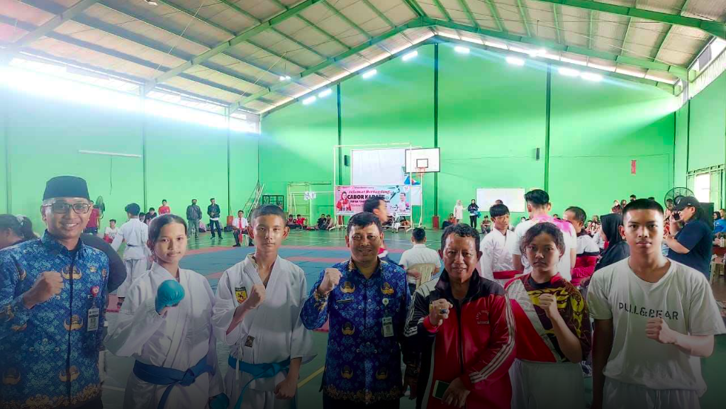 SMKN 10 Semarang Dukung Atlet di Popda dengan Monitoring oleh Kepala Sekolah dan Waka Kesiswaan SMKN 10 Semarang Dukung Atlet di Popda dengan Monitoring oleh Kepala Sekolah dan Waka Kesiswaan