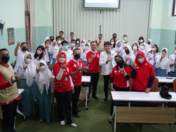 Pelatihan Bantuan Hidup Dasar di SMAN 5 Semarang