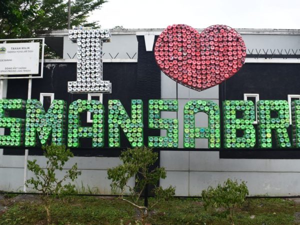 Peresmian Landmark “I LOVE SMANSABRI” sebagai Final Pelaksanaan P5 Gaya Hidup Berkelanjutan di SMA Negeri 1 Bringin