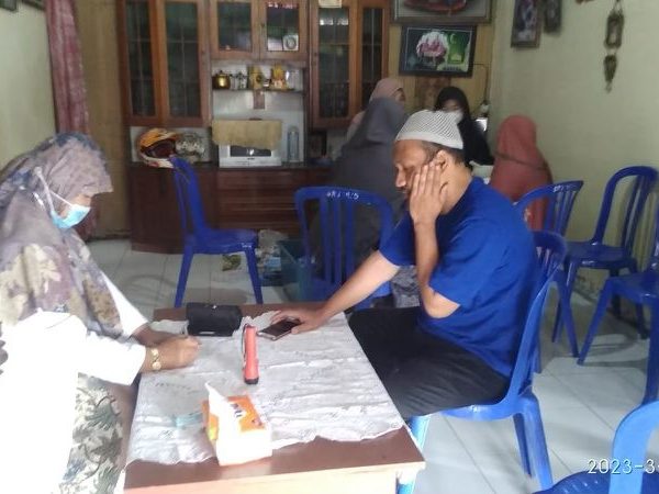 SMA Islam Hidayatullah Gelar Pengobatan Gratis untuk Warga Dusun Gedongan, Desa Ngesrepbalong