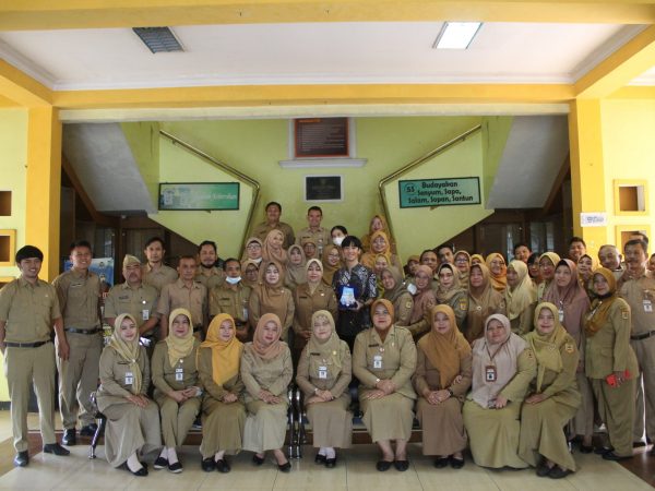 Watanabe Ichi "Mas Eko" Native Speaker Bahasa Jepang di SMAN 12 Semarang