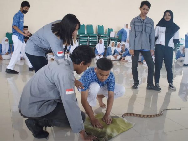 SMAN 1 Bringin Hadirkan Workshop “Snake Rescue” dalam  Rangkaian Pelaksanaan P5