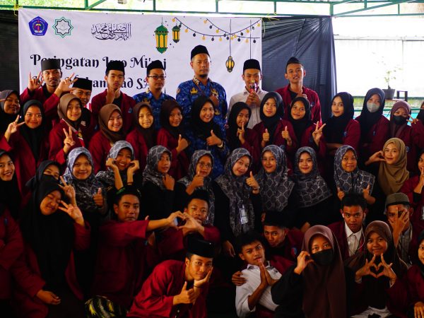 ROHIS SNIPER Kembali Berkarya Lewat Peresmian Pojok Baca dan Buletin Baitul Muta’alim SMKN 1 Pringapus