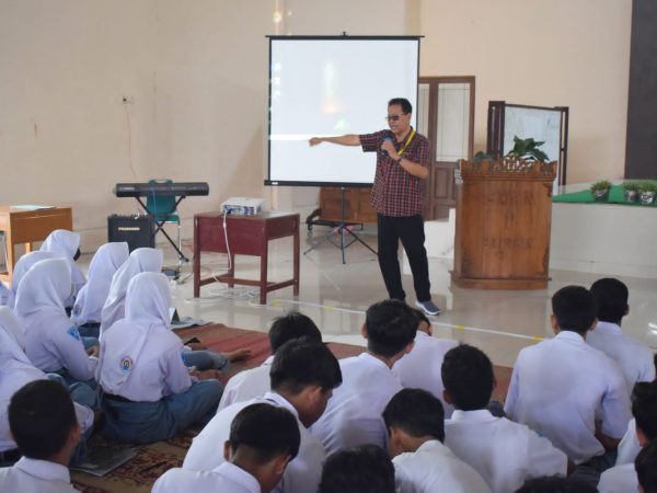 Edukasi Pencegahan Pernikahan Dini melalui Seminar “Healthy Lifestyle” SMA Negeri 1 Bringin