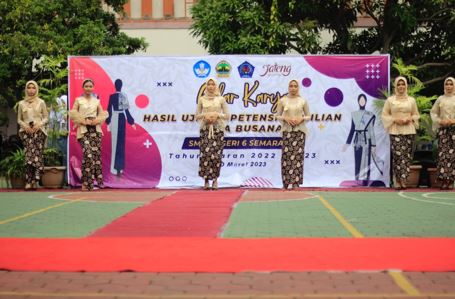Gelar Karya Uji Kompetensi Keahlian Tata Busana Gelar Karya Uji Kompetensi Keahlian Tata Busana