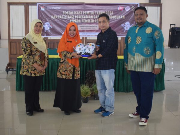 Sosialisasi Pemilu Tahun 2024 dan Pemberian Fasilitas Perekaman Data Kependudukan Kepada Pemilih Pemula di SMA Negeri 1 Bringin