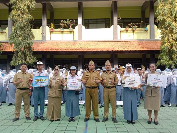 SMKN 2 Semarang Berikan Apresiasi Kepada Juara LKS SMK  Tingkat Kota Semarang & Lomba Accounting League Tingkat Propinsi Jawa Tengah 2023