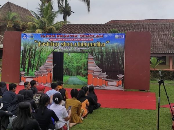 SMAN 1 Tengaran Gelar Ujian Paktik yang Unik