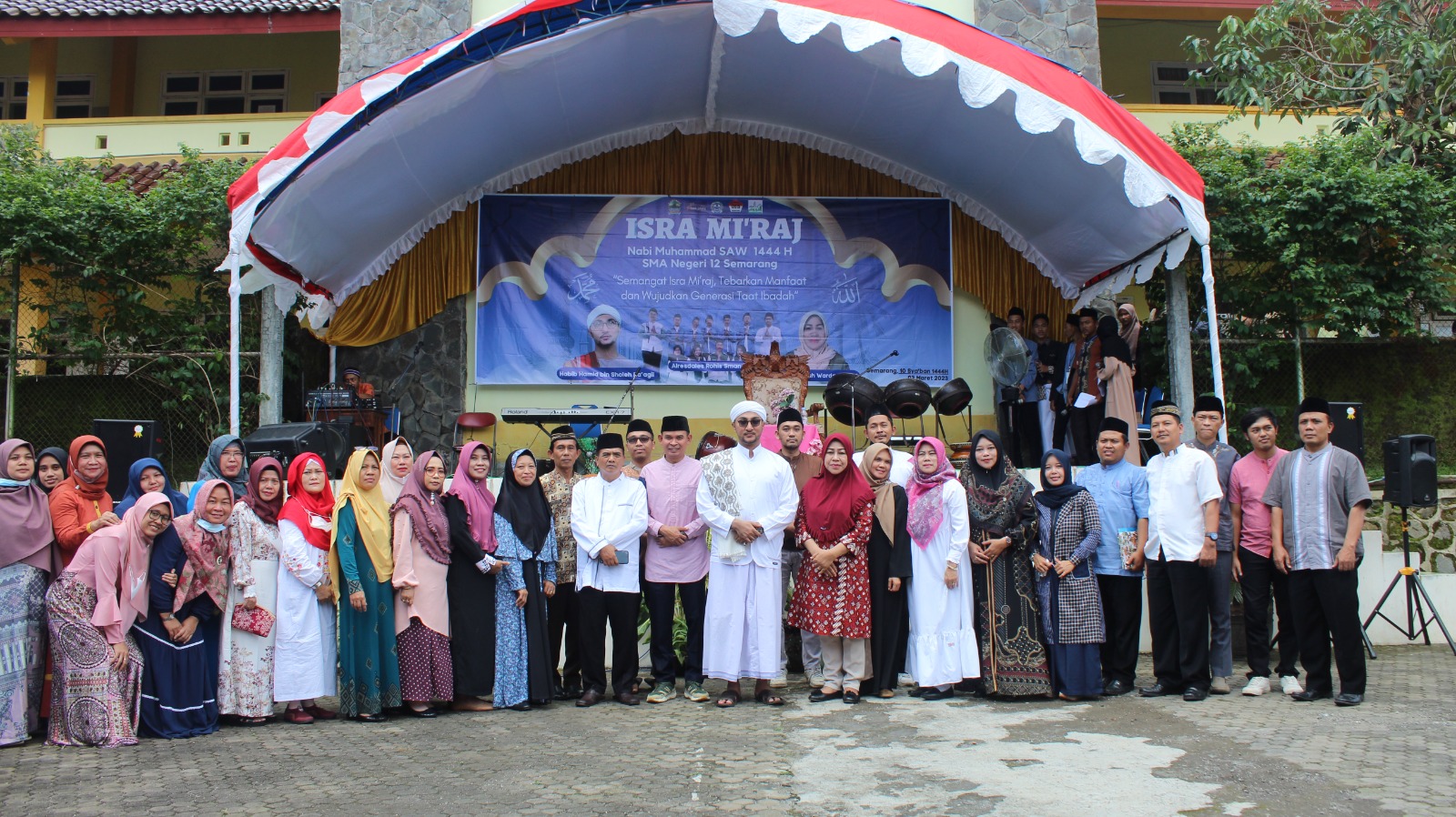 Semangat Isra Mi'raj: Tebarkan Manfaat & Wujudkan Generasi Taat Ibadah SMAN 12 Semarang Semangat Isra Mi'raj: Tebarkan Manfaat & Wujudkan Generasi Taat Ibadah SMAN 12 Semarang
