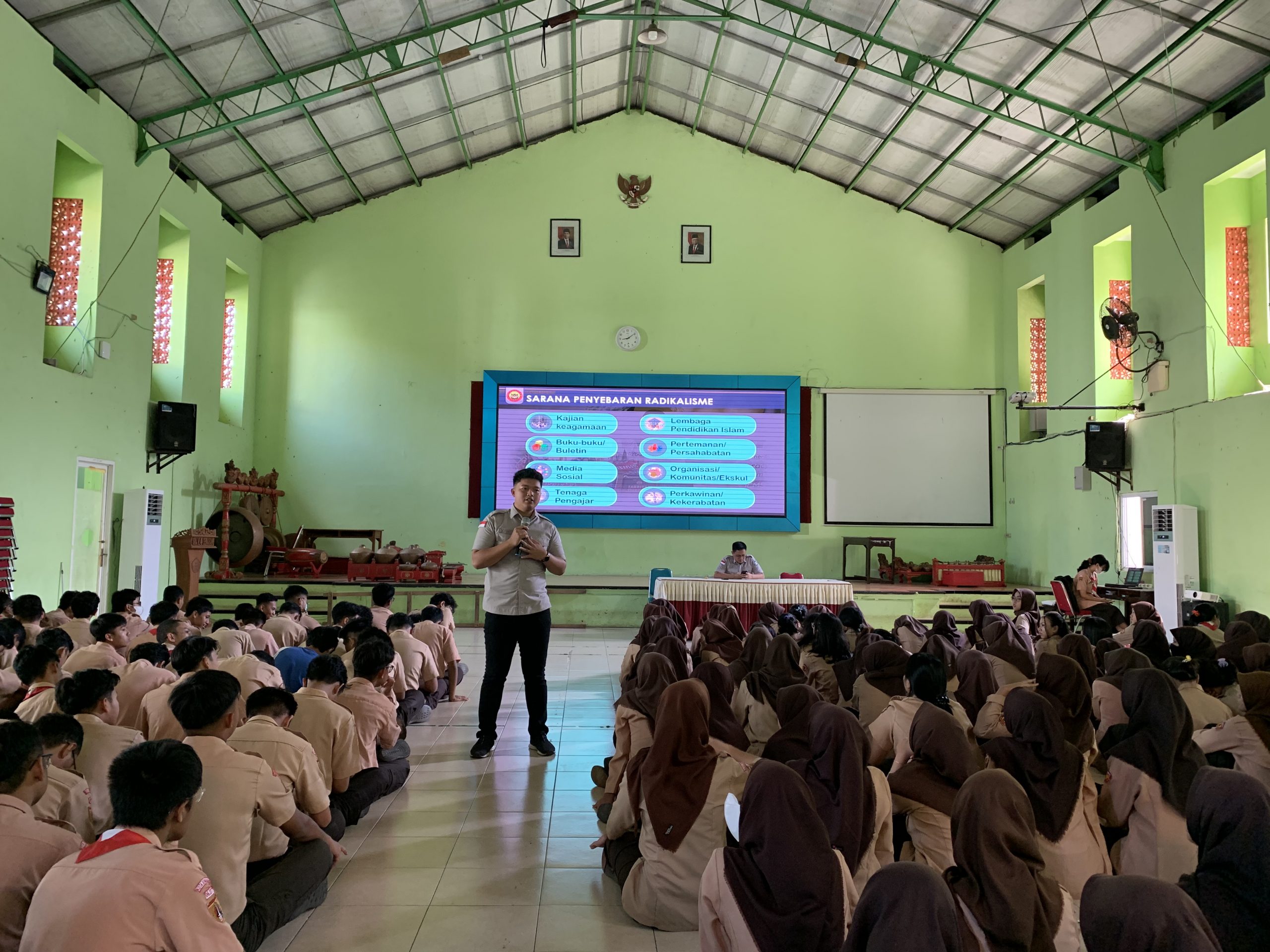 SMAN 4 Semarang, Perkuat Karakter Bersama Densus 88 SMAN 4 Semarang, Perkuat Karakter Bersama Densus 88