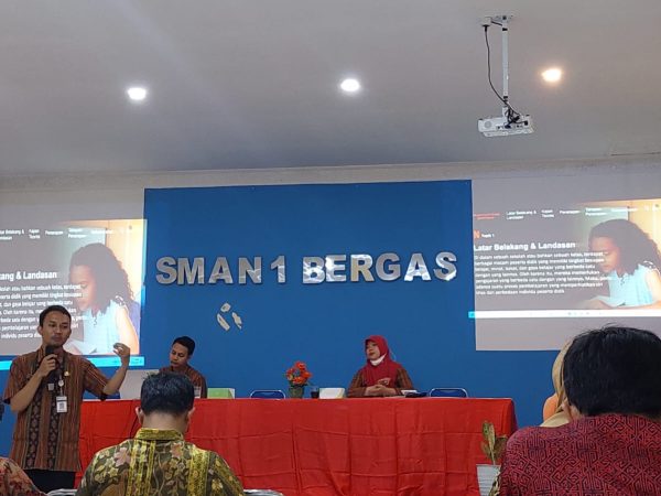 Kembangkan Sayap, Kombel SMADA Isi Diklat Pembelajaran Berdiferensiasi di MGMP Bahasa Indonesia Kabupaten Semarang
