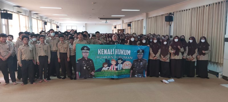 Program “Jaksa Masuk Sekolah” Sambangi SMAHA Program “Jaksa Masuk Sekolah” Sambangi SMAHA