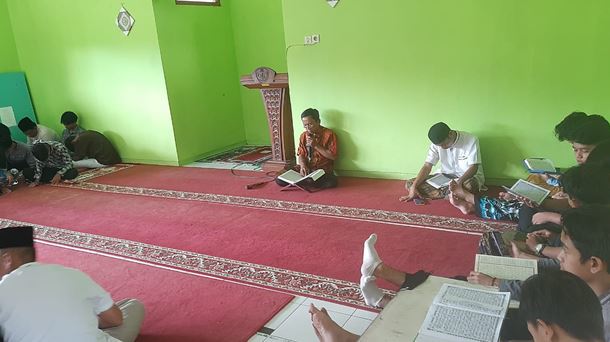 Membekali Pioner Anak Bangsa yang Berakhlakul Karimah di SMAN 16 Semarang Membekali Pioner Anak Bangsa yang Berakhlakul Karimah di SMAN 16 Semarang