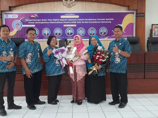 Guru Sejarah SMAN 1 Tuntang Raih Gelar Doktor