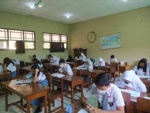 Kementerian Agama RI Lakukan Monitoring & Evaluasi  Pelaksanaan Asesmen Sumatif Akhir PAI di SMAN 2 Semarang