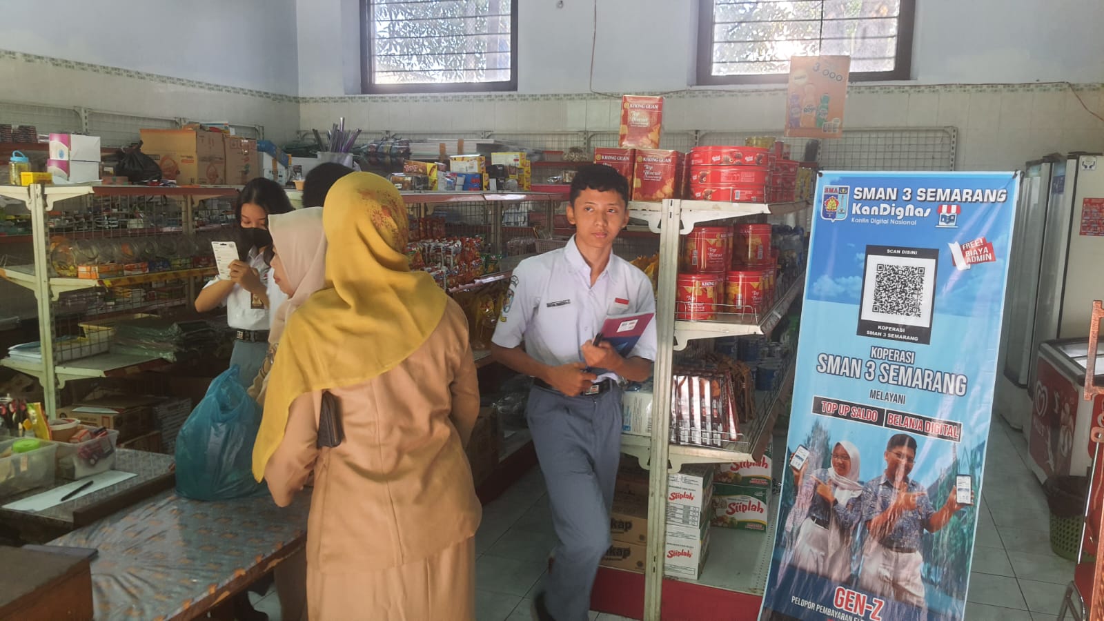 Asyik! Tidak Perlu Bayar Pake Uang di Kantin SMAN 3 Semarang