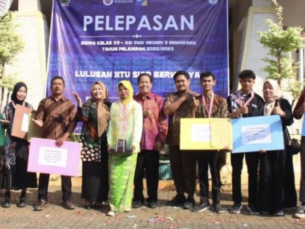 Pelepasan Siswa-siswi SMKN 3 Semarang