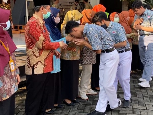 Halal Bi Halal SMA N 5 Semarang