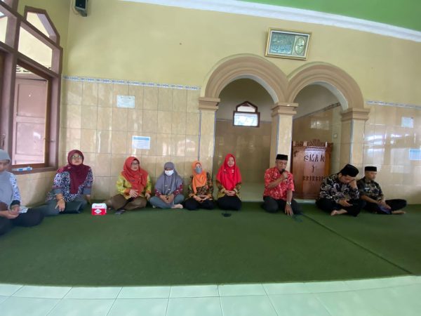 SMAN 1 Bringin Berbagi Santunan Anak Yatim Piatu di Bulan Ramadan