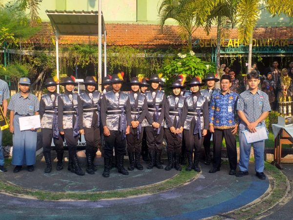 SMAN 14 Semarang Kantongi Piagam Penghargaan