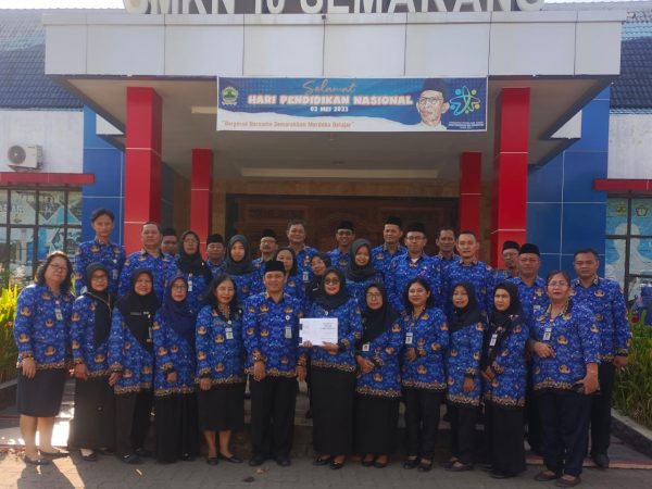 SMKN 10 Semarang Rayakan Hari Buku Nasional dengan Peluncuran Buku Antologi Karya 50 Guru