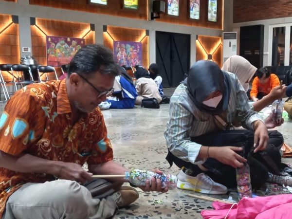 Ecobriks, Melatih Kreatifitas dengan Memanfaatkan Barang Plastik Bekas