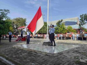 Upacara Peringatan Hari Pendidikan Nasional (Hardiknas) 2023 di SMKN 10 Semarang